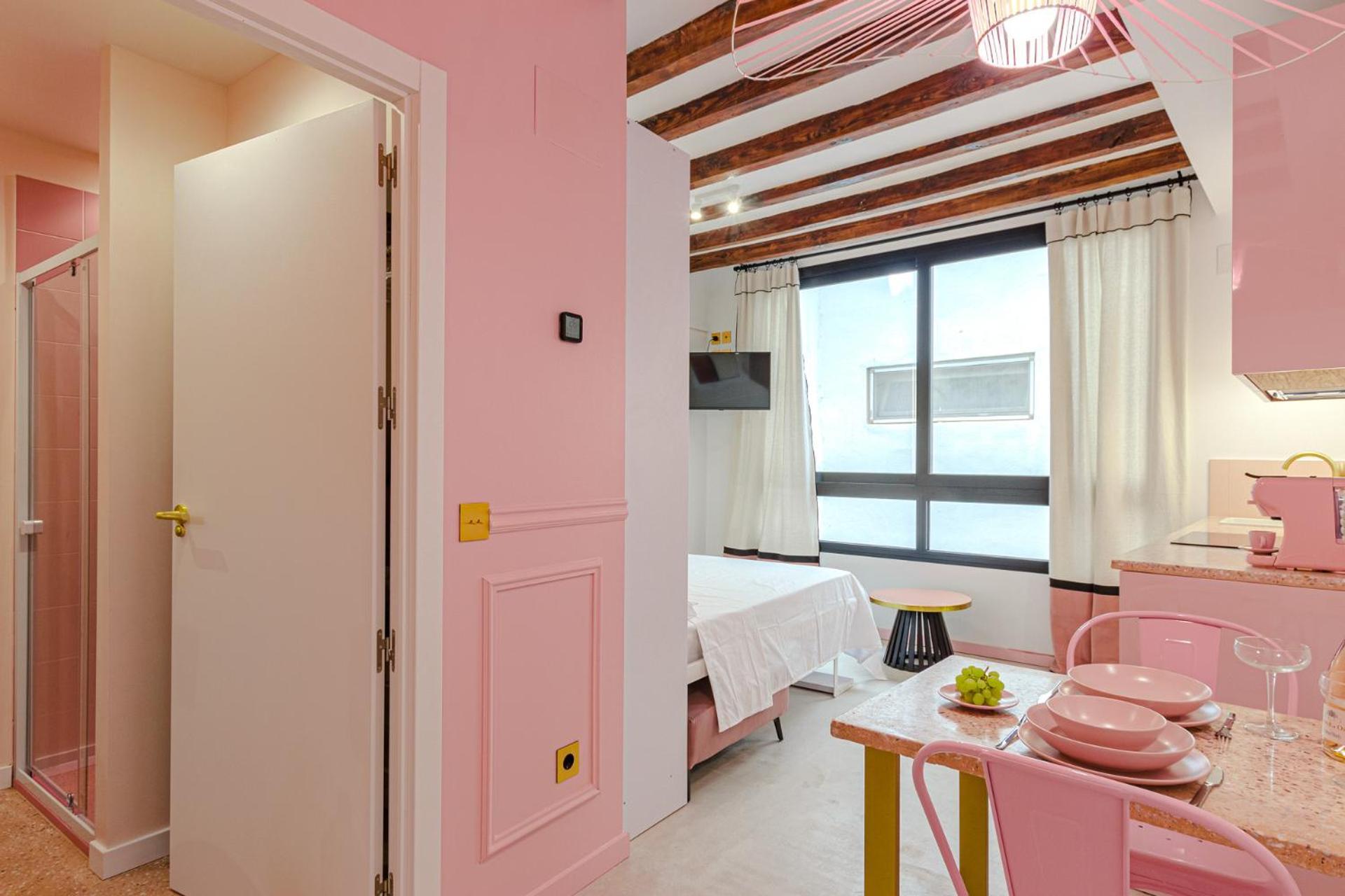 Glamorous Pink Studio In City Center Alicante Exterior photo