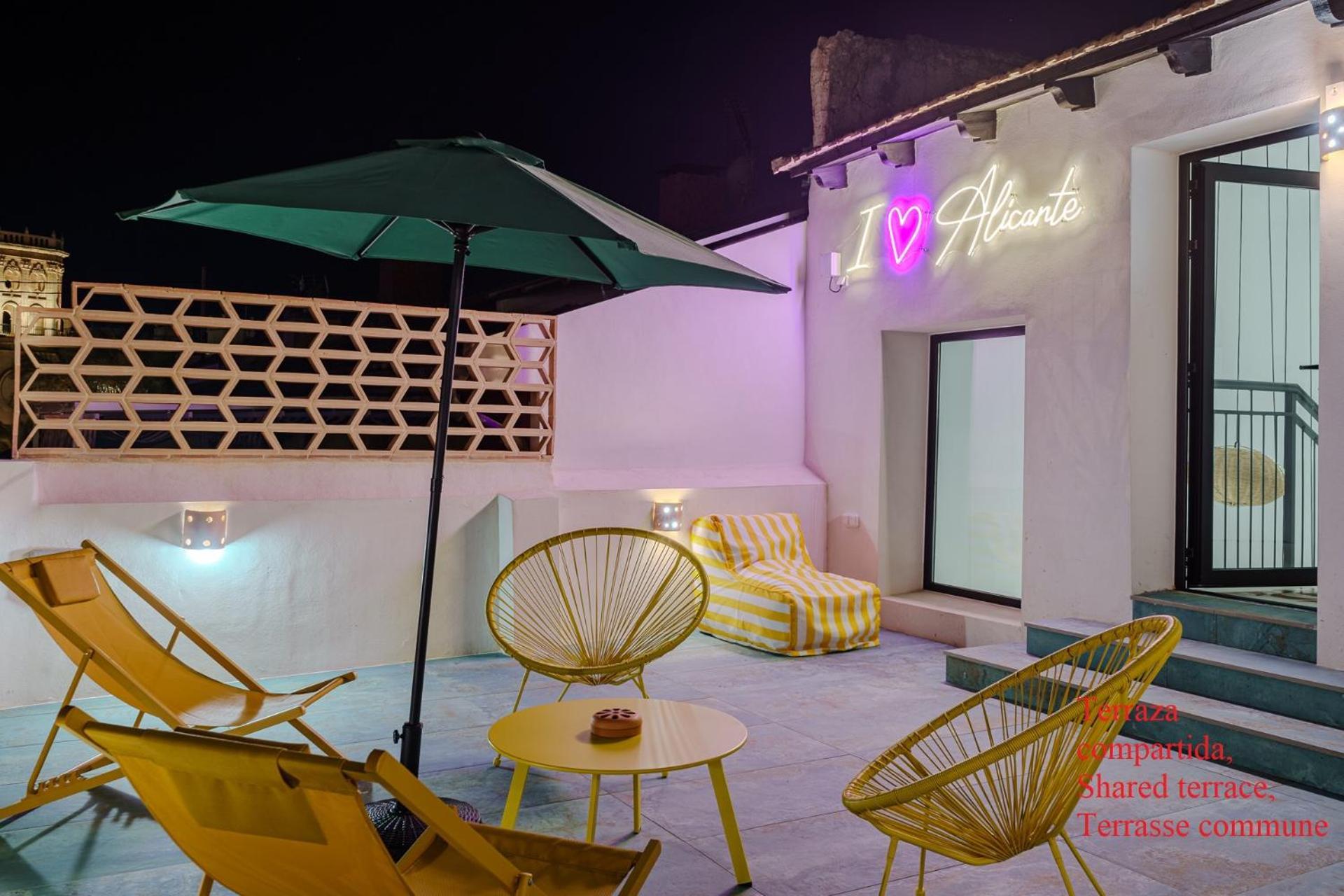 Glamorous Pink Studio In City Center Alicante Exterior photo